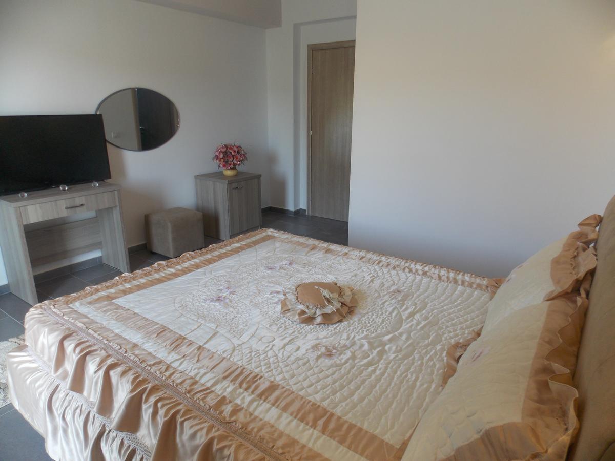 Hotel Irini Саранда Экстерьер фото